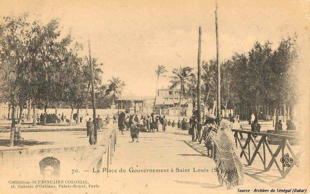La place du gouvernement à Saint Louis du Sénégal - JX1953_fichiers