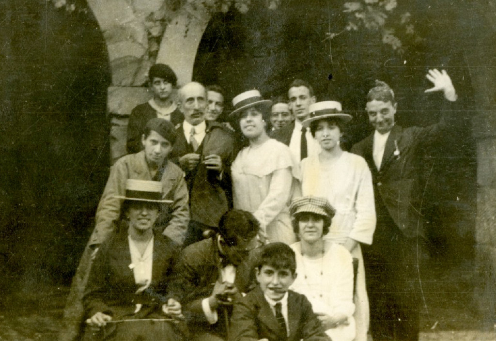 Toribio Alzaga entouré des acteurs de Ramuntcho - 1918 (Koldo)