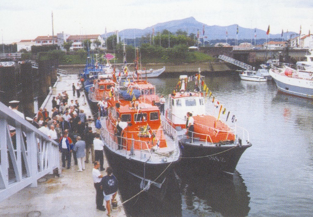 Le Pierre Loti II et le Pierre Loti à couple, au port de Saint-Jean-de-Luz, 1999. coll. SNSM